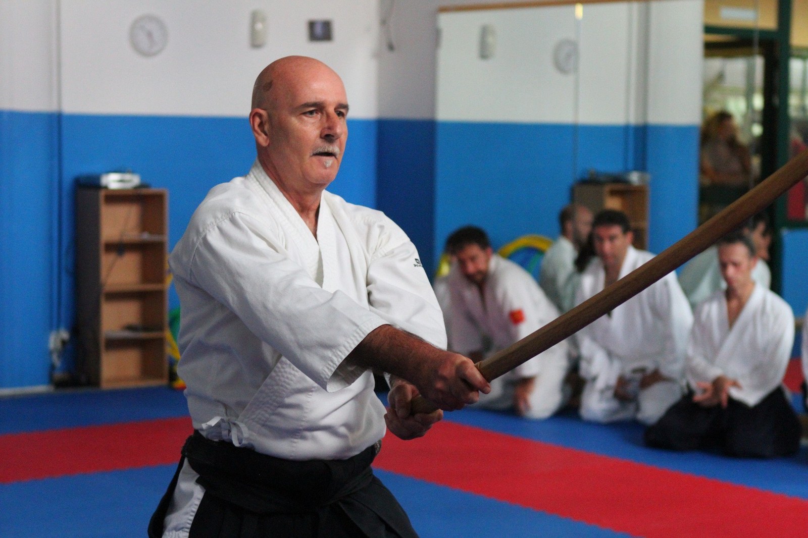 Il Maestro Graziano Sivieri durante una pratica al dojo